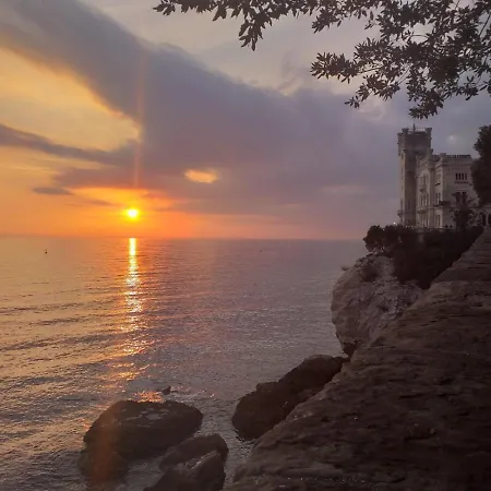 Apartment Casa Vacanze I Tetti Charming In Town Center Trieste